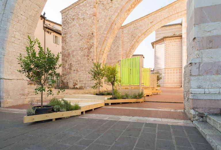 L’installazione di Open Design School per UniversoAssisi 2019, Basilica di Santa Chiara – Assisi. Foto Michael Marzi