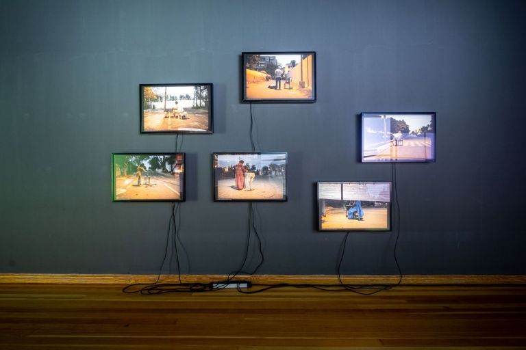 Bani Abidi, Karachi Series I, 2009. Installation view at Gropius Bau, Berlino 2019. Photo © Mathias Völzke, courtesy the artist & Experimenter, Kolkata