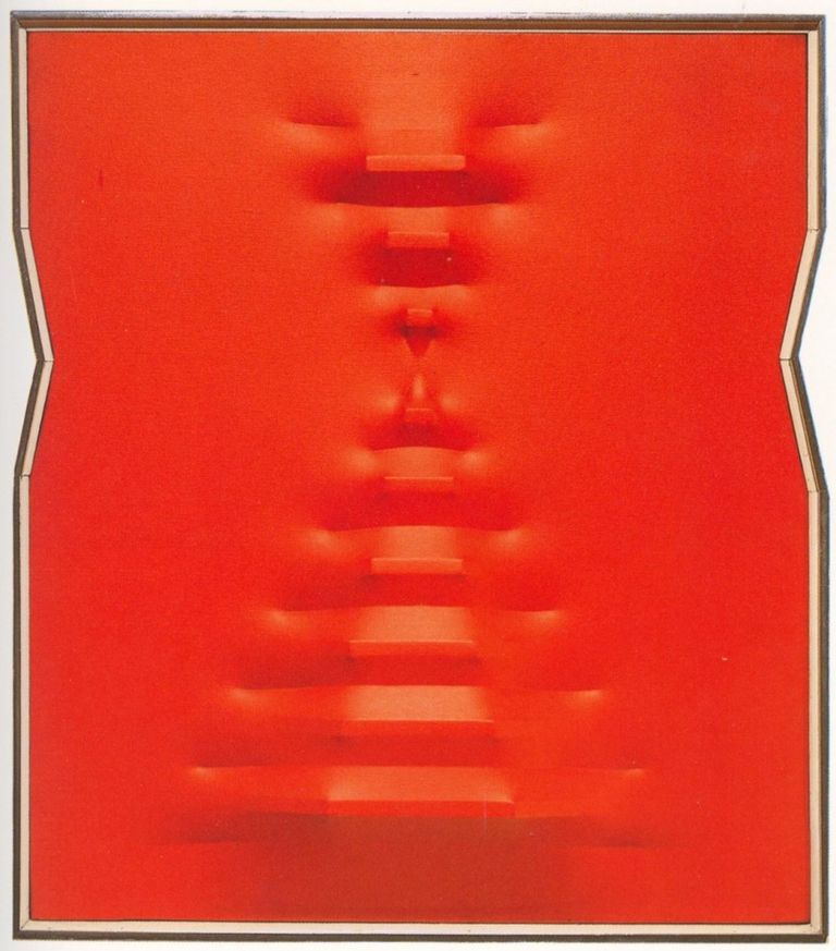 Agostino Bonalumi, Rosso, 1972. Collezione Intesa Sanpaolo © Agostino Bonalumi, by SIAE 2019