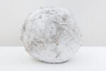 Jay Heikes, Minor planet, 2019. Juta, paint, salt, glue 33 x 36 x 36 cm. Courtesy Jay Heikes and Federica Schiavo Gallery