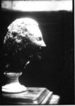 Medardo Rosso, Rieuse, 1900 ca. (variante dal modello del 1890). Foto di Medardo Rosso, 1902 ca. Courtesy Archivio Rosso