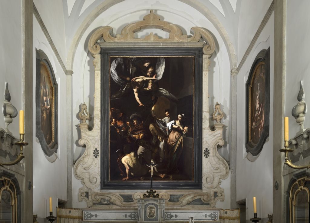 Jan Fabre dialoga con Caravaggio. Al Pio Monte di Napoli, le cappelle si coprono di corallo rosso