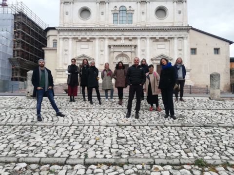 Foto di gruppo con le curatrici Elisa Del Prete, Silvia Litardi di NOS e il responsabile ministeriale Matteo Piccioni