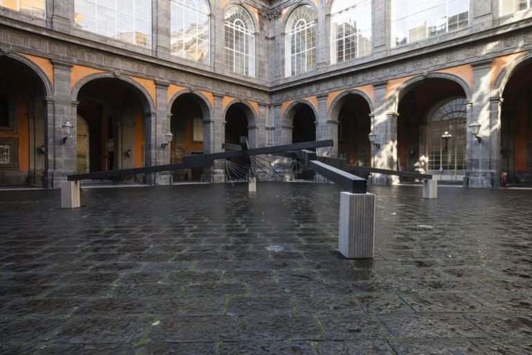 Hidetoshi Nagasawa, Pozzo nel cielo, 1999 2014. Installation view at Palazzo Reale, Napoli 2019. Photo Alessandra Cardone & Luciano Basagni © Polo museale della Campania