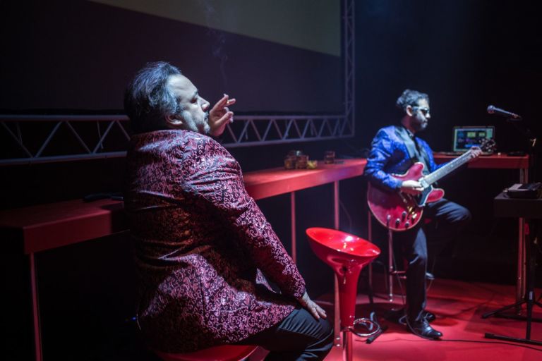 Lorenzo Urciullo aka Colapesce, Riccardo Goretti e Stefano Cenci, Stanno tutti male ‒ uno studio collettivo sull’infelicità individuale. Triennale Milano Teatro. Photo Ivan D'Alì