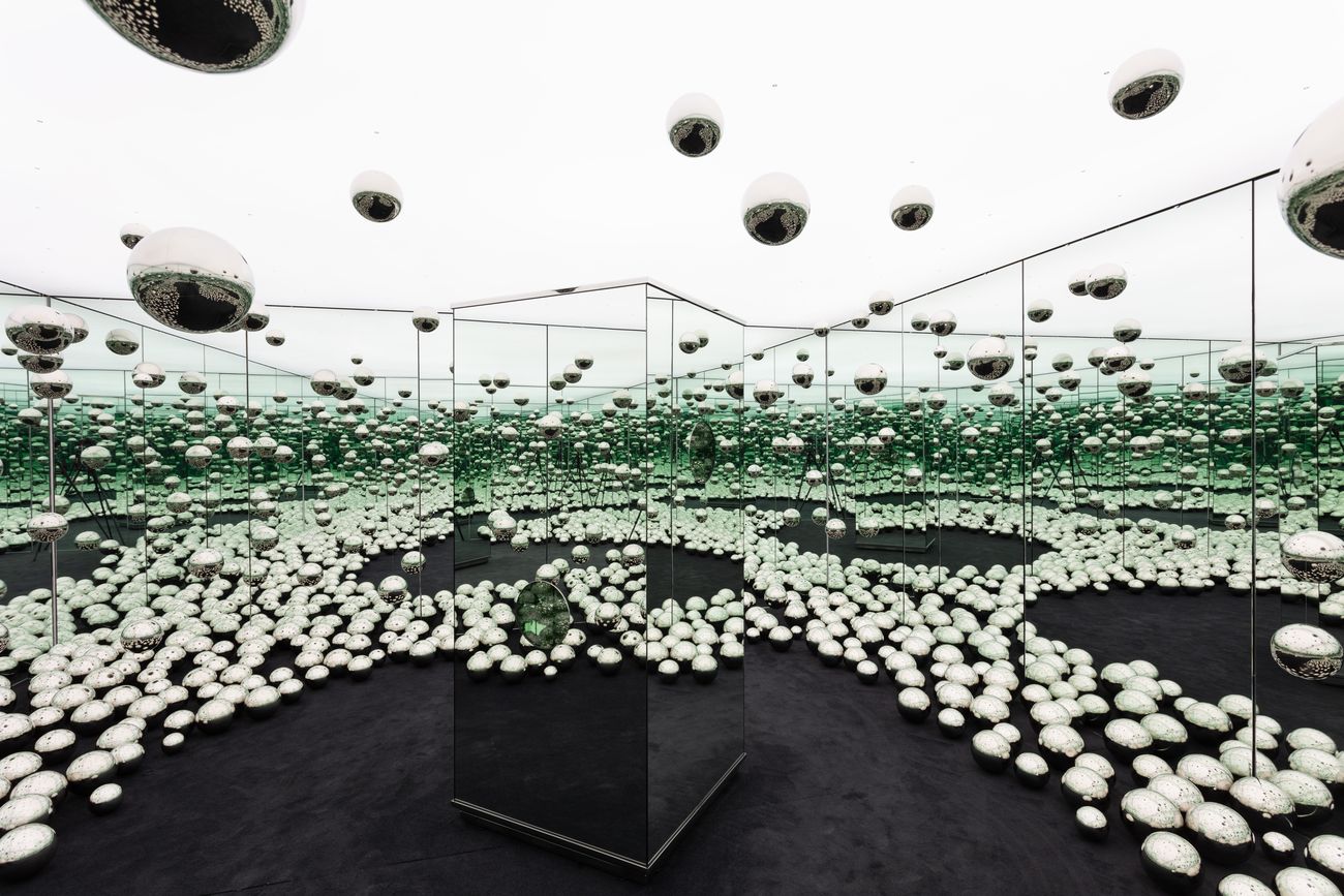 Yayoi Kusama, Infinity Mirrored Room – Let's Survive Forever, 2017. Courtesy Rubell Museum. Photo credit Chi Lam
