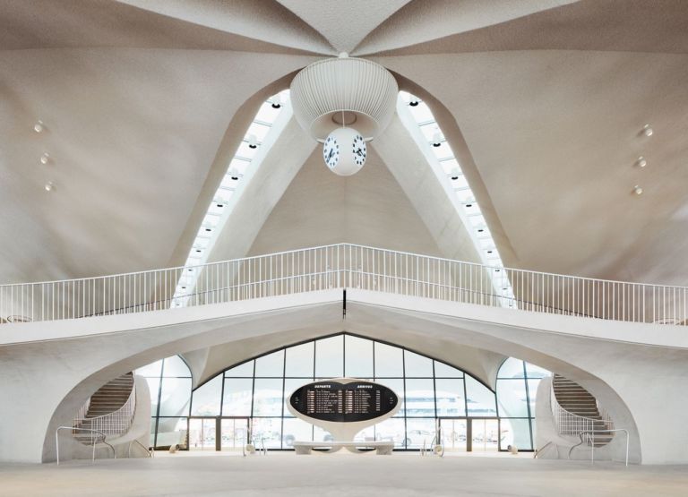 Eero Saarinen’s soaring terminal serves as the heart of the TWA Hotel. Photo credits TWA Hotel – David Mitchell
