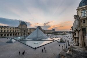 Il Louvre chiude per il Coronavirus. A Parigi serrata anche per il Museo Delacroix