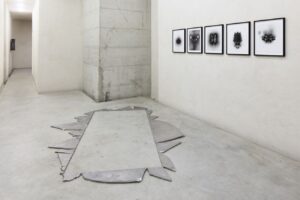 La materia stratificata di Elia Cantori in mostra a Bologna