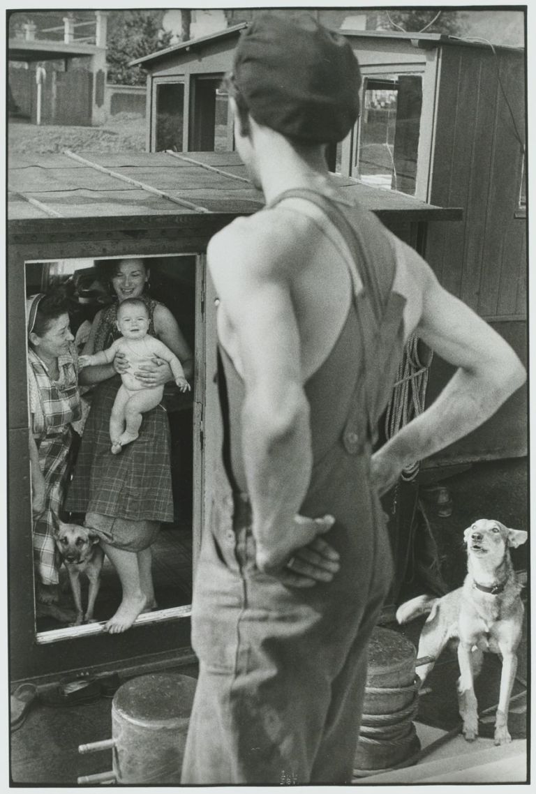 Henri Cartier-Bresson, Bougival, France, 1956, épreuve gélatino-argentique de 1973 © Fondation Henri Cartier-Bresson / Magnum Photos