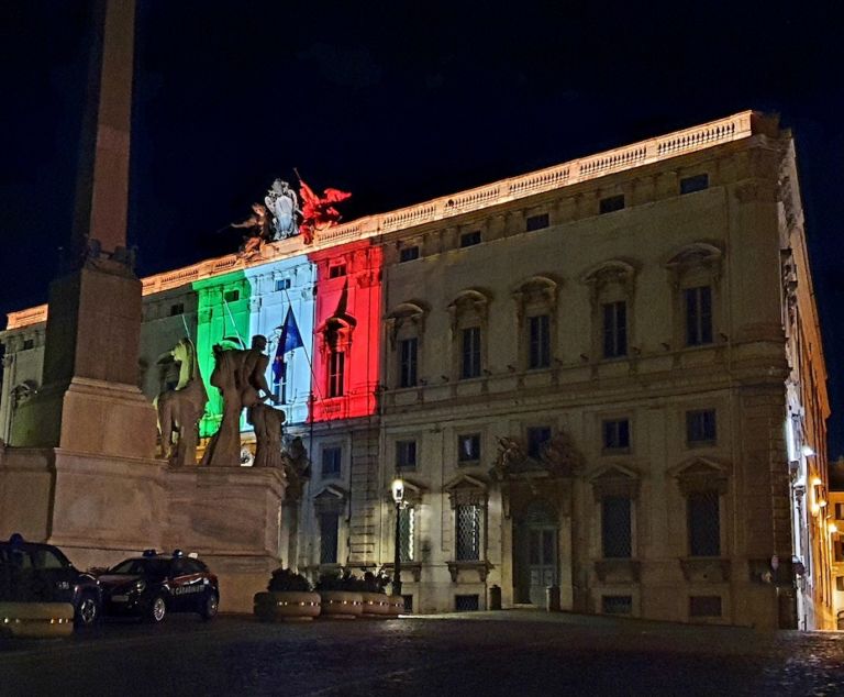 I monumenti di Roma e le proiezioni tricolori.