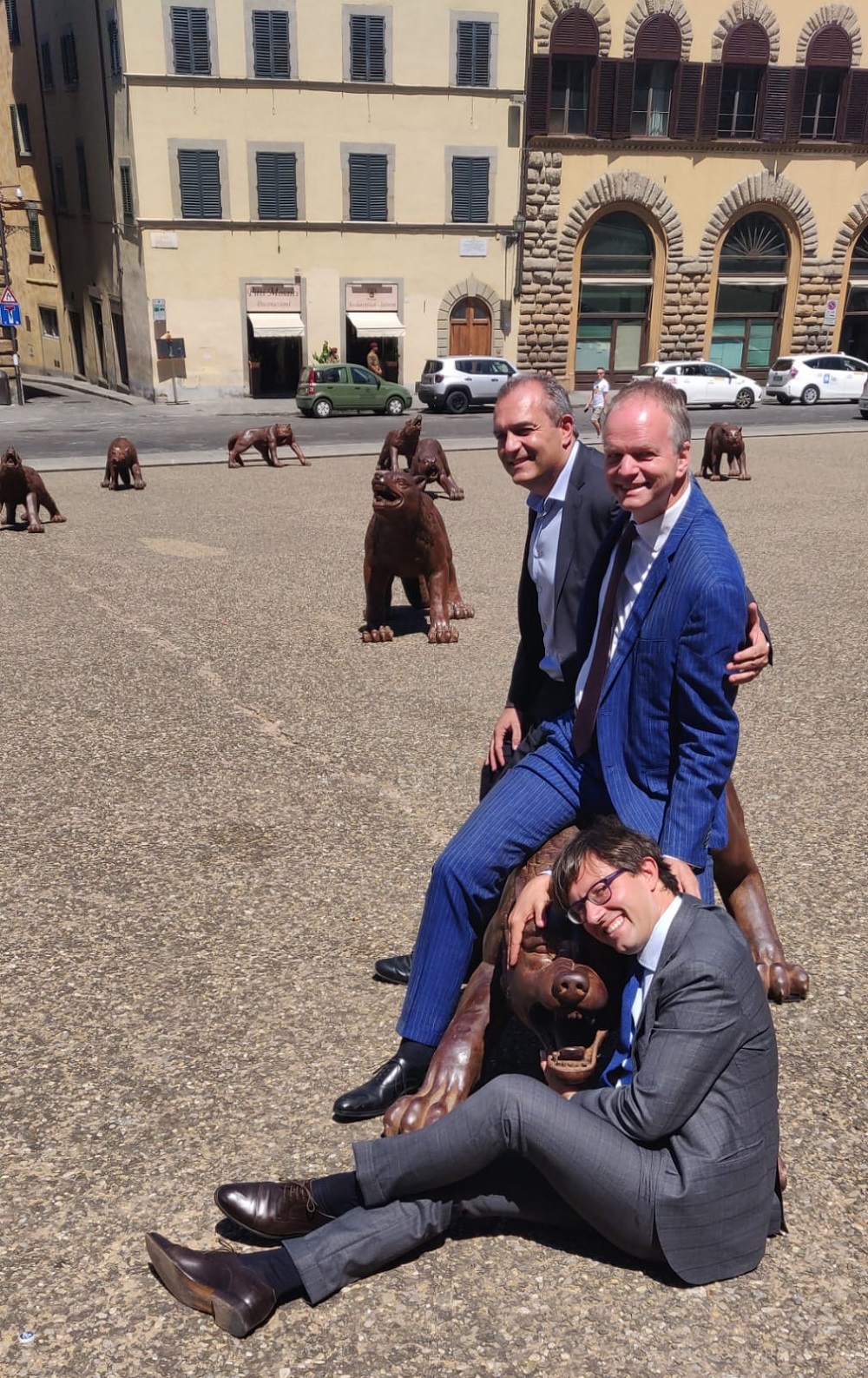 Dario Nardella, Eike Schmidt, Luigi de Magistris con i lupi di Firenze