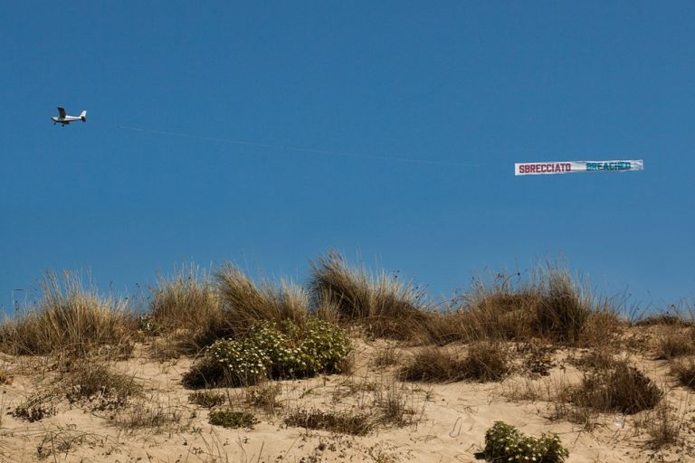 Lawrence Weiner, Sbrecciato - Breached TRACCE / TRACES MACRO, Museo d’Arte Contemporanea di Roma / Museum of Contemporary Art of Rome Courtesy dell’artista / Courtesy of the artist Ph. Claudia de Nicolò, Bianca Trevisani