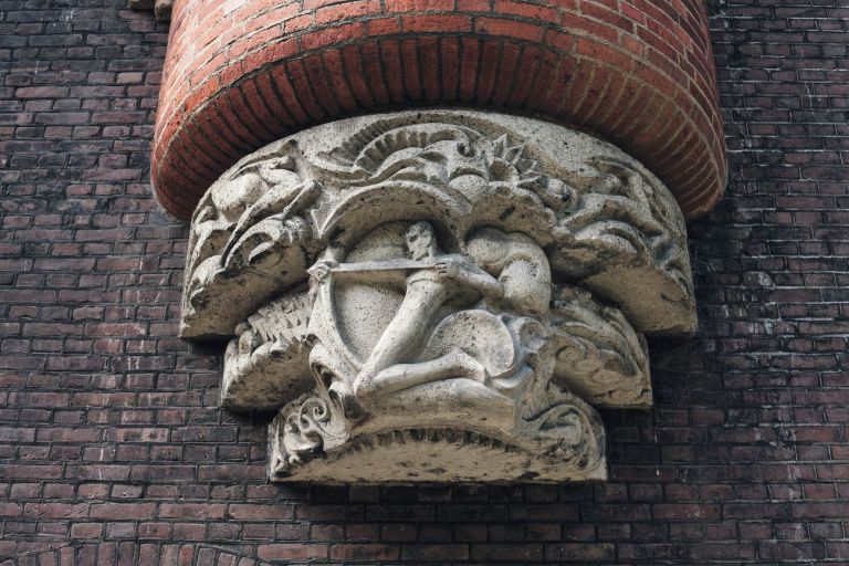 Hildo Krop, Scultura decorativa, Het Schip, Amsterdam, 1925. Photo credits Museo Het Schip