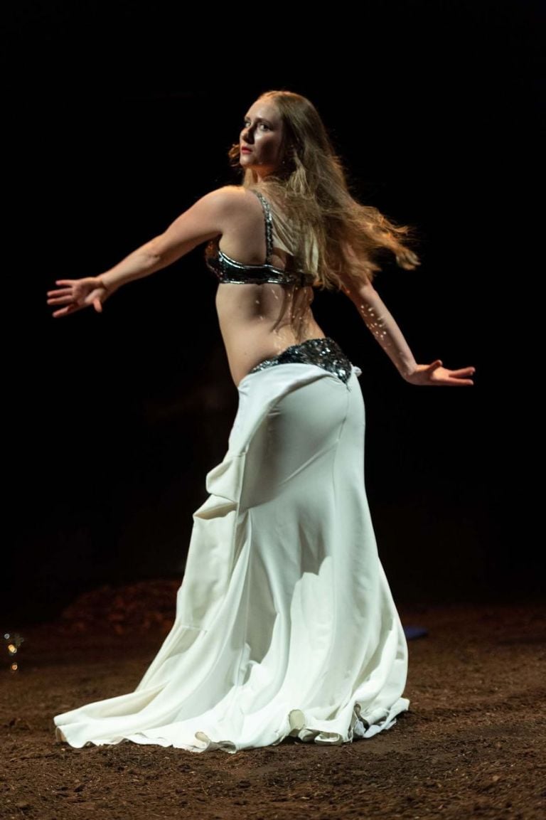 Jan Fabre & Ruggero Cappuccio, Resurrexit Cassandra. Performer Stella Höttler. Napoli Teatro Festival Italia 2020. Photo Wonge Bergmann