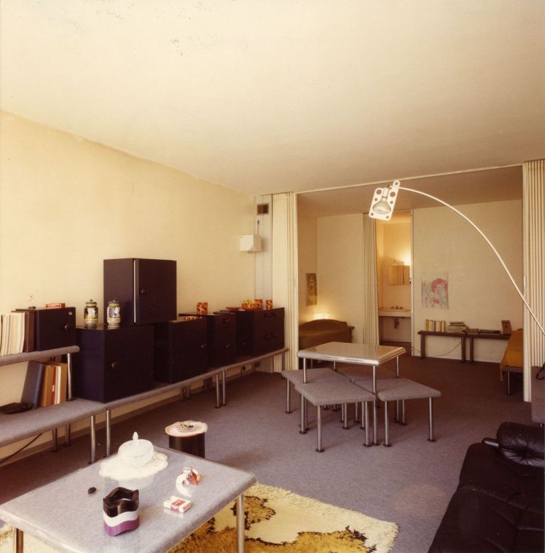 Unità Residenziale Ovest Olivetti, Ivrea, 1968 71. Vista interna con arredi. Roberto Gabetti e Aimaro Isola, Luciano Re (foto Archivio Gabetti e Isola)