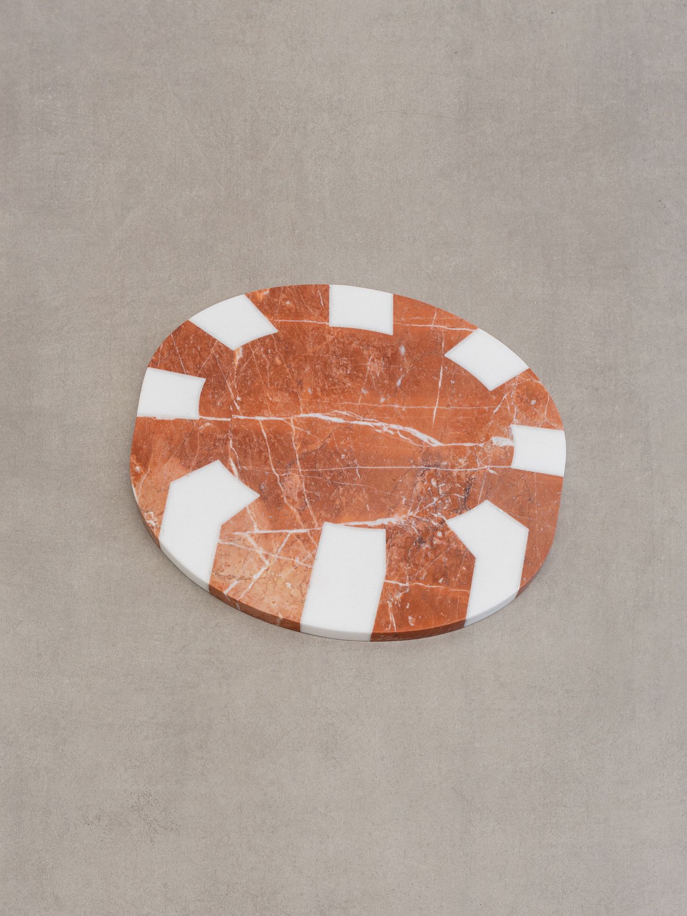 Vasilis Papageorgiou, 2800 €, 2019, marmo rosso intarsiato con marmo bianco, cm 40 x 33 x 2