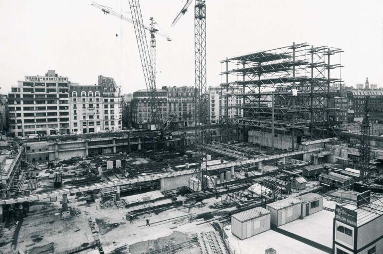 Centre Georges Pompidou, l'edificio in costruzione, 1974. Photo Bernard Vincent © Fondazione Renzo Piano © Rogers Stirk Harbour + Partners