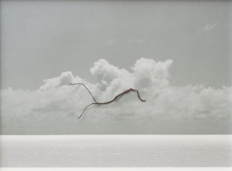 Benedetto Pietromarchi, Noon clouds, 14 luglio 2015, 2016, stampa inkjet su polpa di legno, radice e spunzonatura a secco, cm 70x100. Collezione Farnesina