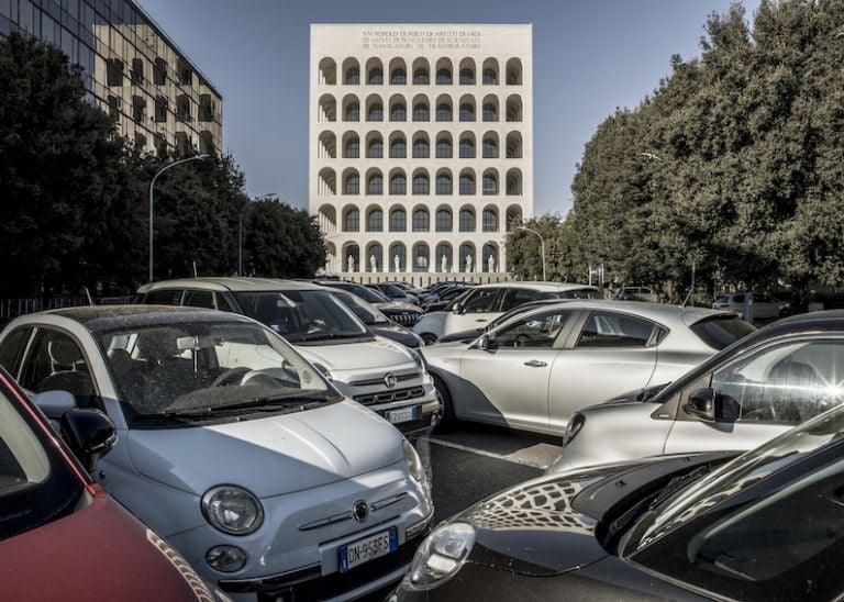 Roma città chiusa, progetto fotografico di Anton Giulio Onofri - Colosseo quadrato