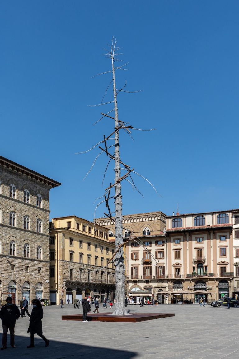 Giuseppe Penone, Abete, piazza della Signoria, Firenze © photo OKNOstudio