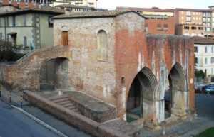 Il Museo d’Inverno. L’arte contemporanea in cima a una fonte medievale