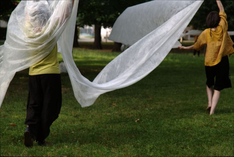 Le Alleanze dei Corpi. Performance al Parco Trotter, Milano. Photo Sara Bramani