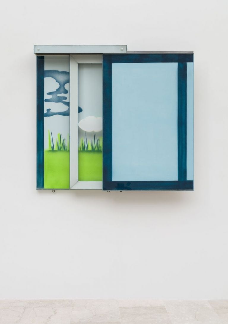 Laura Grisi, Grass Field, 1966, acrilico su tela, plexiglas, pannelli scorrevoli, cm 98hx62x12. Courtesy Grażyna Kulczyk. Photo Carlo Favero