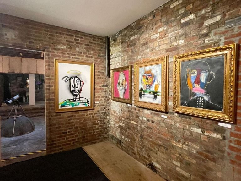 Le opere di Steelo in mostra nello spazio di Midtown