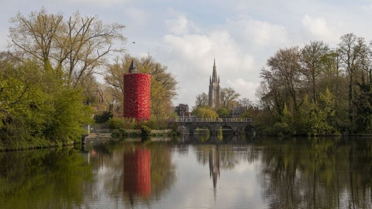 Nnenna Okore, And the World Keeps Turning, 2021. Triennale Brugge 2021 © Stad Brugge Matthias Desmet