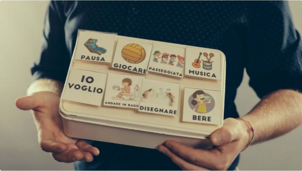 Arte come terapia. Matebox la scatola del musicista Matteo Scapin che aiuta i bambini a interagire