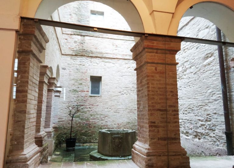 Urbania. Barco Ducale, cortile interno