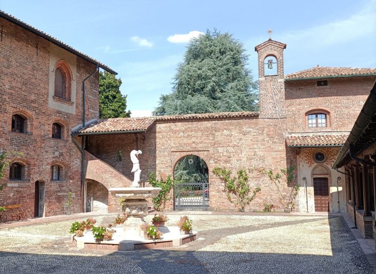 Vista cortile interno di Villa Mirabello