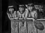 Giovani donne Suruwaha. Stato di Amazonas Brasilel 2017 © Sebastiao Salgado Contrasto Perché è importante tornare a osservare le fotografie di Sebastião Salgado