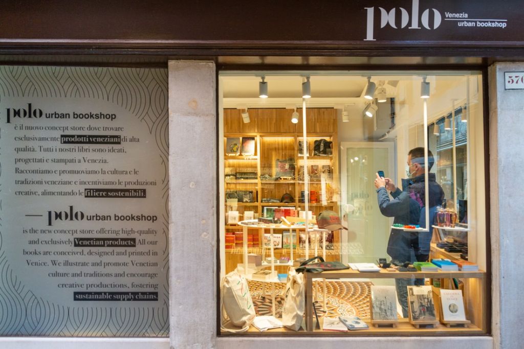 A Venezia apre POLO. Sorta di bookshop museale fuori da un museo