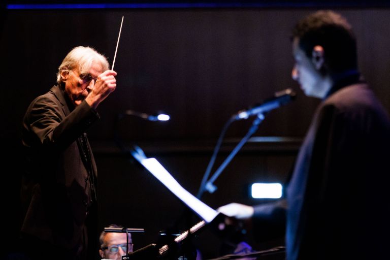 Roma, Auditorium Parco della Musica 11 11 2021 Orchestra e Coro dell’Accademia Nazionale di Santa Cecilia Philip Glass Ensemble direttore Michael Riesman Philip Glass Koyaanisqatsi La vita senza equilibrio regia Godfrey Reggio fotografia Ron Fricke montaggio Alton Walpole/Ron Fricke proiezione del film (1982) con musiche dal vivo Philip Glass Ensemble direttore musicale, tastiere, Michael Riesman voce e tastiere, Lisa Bielawa sound, Dan Bora sassofono, Peter Hess onstage sound, Ryan Kelly tastiere, Mick Rossi sassofono e flauto, Sam Sadigursky flauto e piccolo, Andrew Sterman ©Accademia Nazionale di Santa Cecilia / Musacchio, Ianniello & Pasqualini