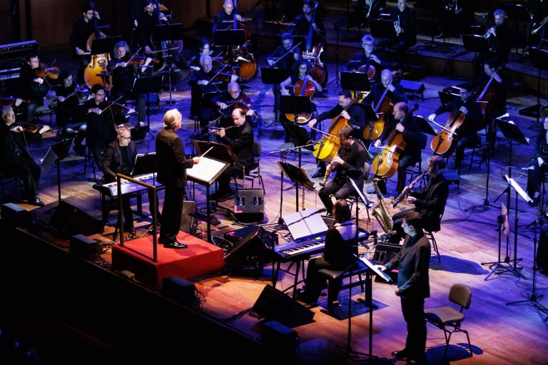 Roma, Auditorium Parco della Musica 11 11 2021 Orchestra e Coro dell’Accademia Nazionale di Santa Cecilia Philip Glass Ensemble direttore Michael Riesman Philip Glass Koyaanisqatsi La vita senza equilibrio regia Godfrey Reggio fotografia Ron Fricke montaggio Alton Walpole/Ron Fricke proiezione del film (1982) con musiche dal vivo Philip Glass Ensemble direttore musicale, tastiere, Michael Riesman voce e tastiere, Lisa Bielawa sound, Dan Bora sassofono, Peter Hess onstage sound, Ryan Kelly tastiere, Mick Rossi sassofono e flauto, Sam Sadigursky flauto e piccolo, Andrew Sterman ©Accademia Nazionale di Santa Cecilia / Musacchio, Ianniello & Pasqualini