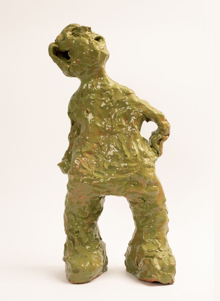 Angela Maria Piga, L'Inquilino, 2018, ceramica smaltata, cm 50x24x15. Photo Corrado De Grazia