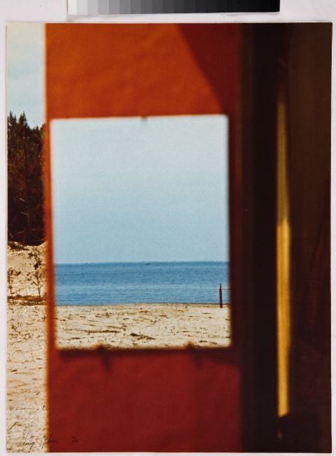 Luigi Ghirri, Marina di Ravenna, 1970 Courtesy Comune di Modena, Collezione Galleria Civica - FMAV Fondazione Modena Arti Visive @ Eredi Luigi Ghirri