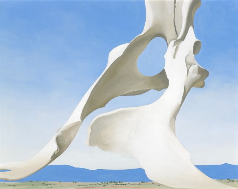 Georgia O’Keeffe, Pelvis with the Distance , 1943. Indianapolis Museum of Art at Newfields Donazione Anne Marmon Greenleaf in ricordo di Caroline Marmon Fesler © Georgia O’Keeffe Museum 2021