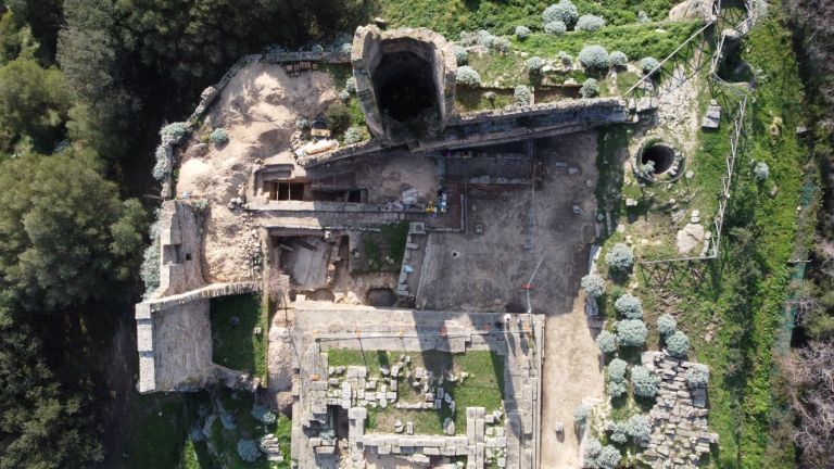 La scoperta del Tempio di Atena a Velia, Acropoli dall'alto