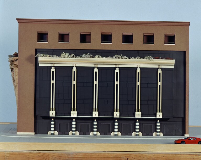 Antonio Fanigliulo, Edificio polifunzionale di via D’Aquino, Taranto, 1992, courtesy Studio Fanigliulo