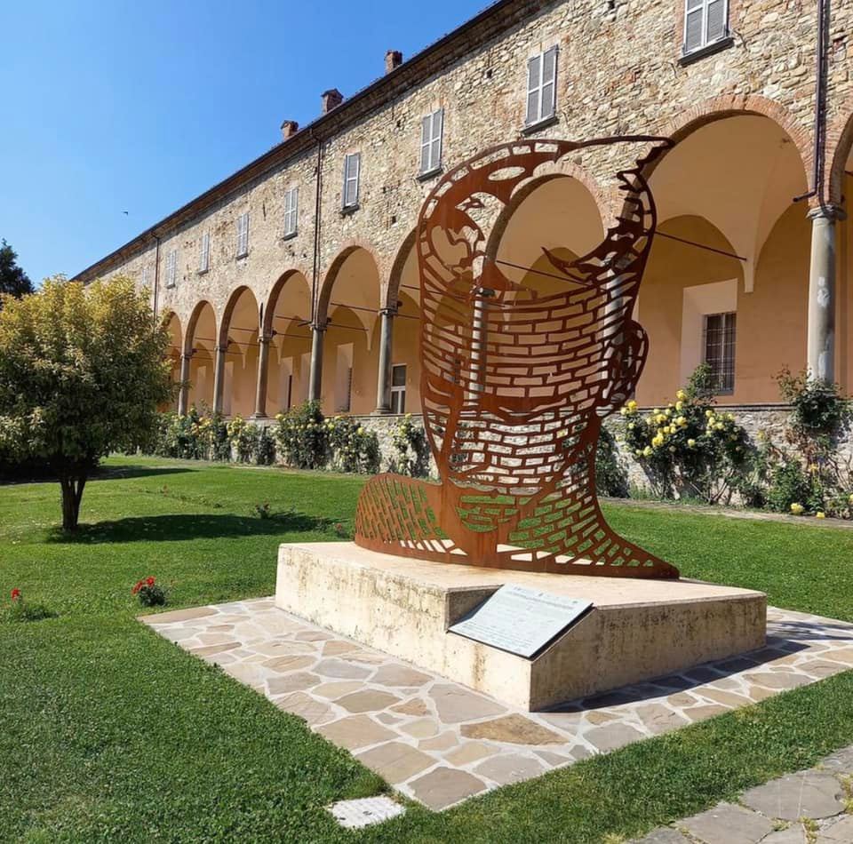 Franco Sepi, Uomo della Pace, giardino dell'Abbazia di San Colombano, Bobbio