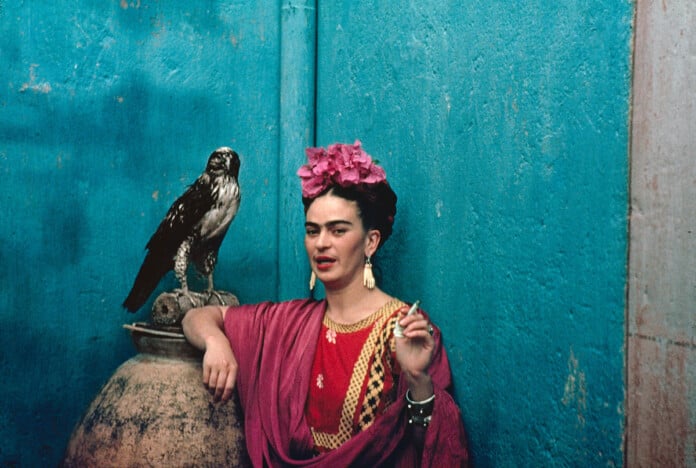 Frida con su águila mascota COYOACAN 1939 © Nicholas Murray Galería de fotos