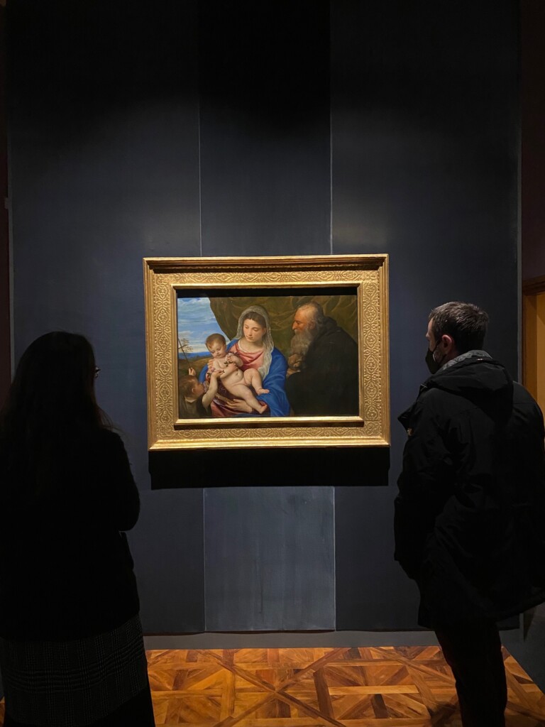 L'allestimento al castello di Miramare del quadro di Tiziano, Madonna delle rose, Uffizi-Miramare