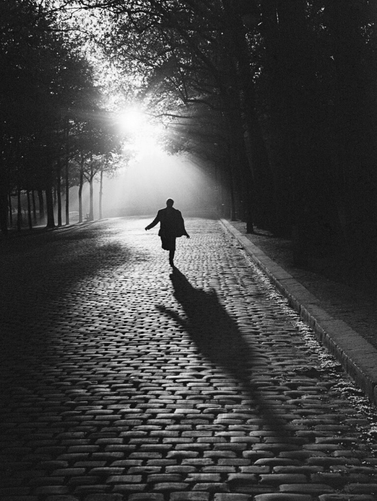 L’uomo che corre (Hugh). Parigi, Francia, 1953 © Sabine Weiss