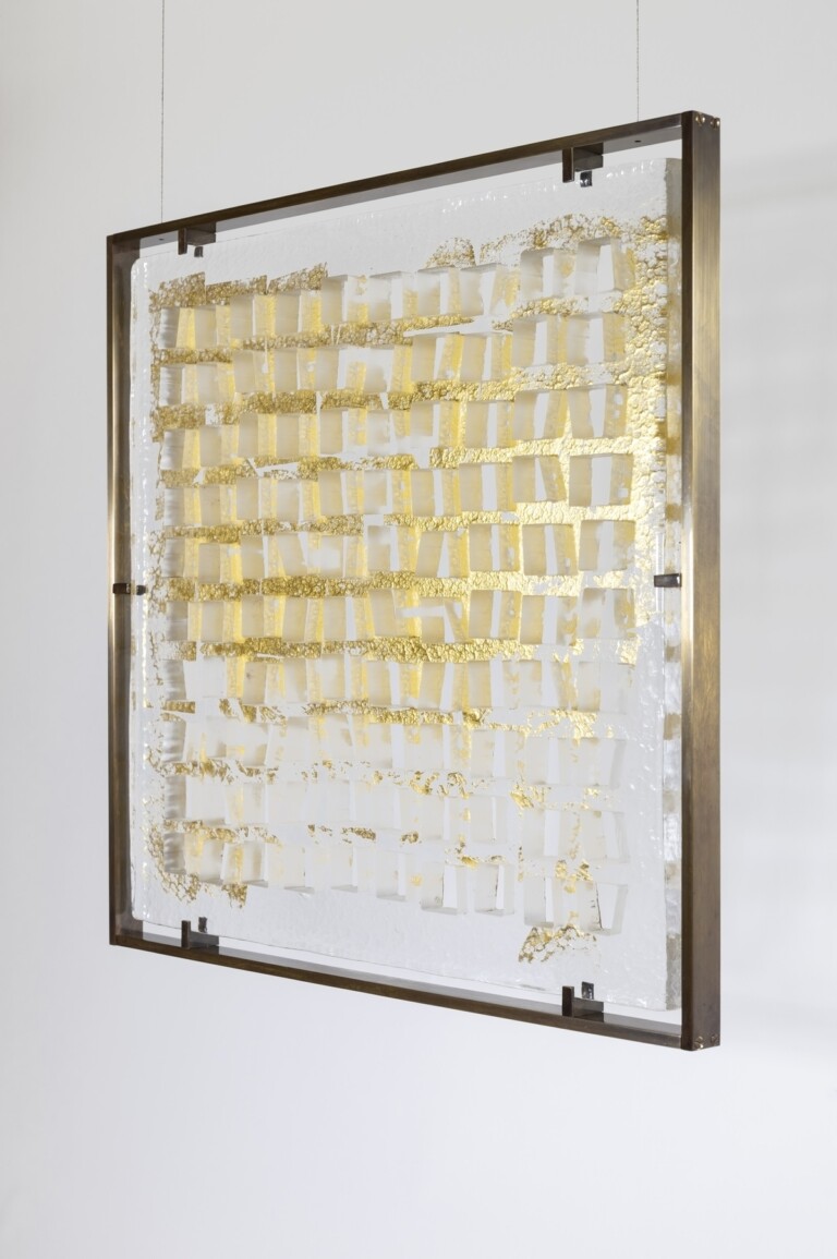 Vera Molnár, Icône 2020, 2021, Murano glass and 24K gold leaf, 60 x 60 cm. Photo Cristiano Corte © Courtesy New Murano Gallery