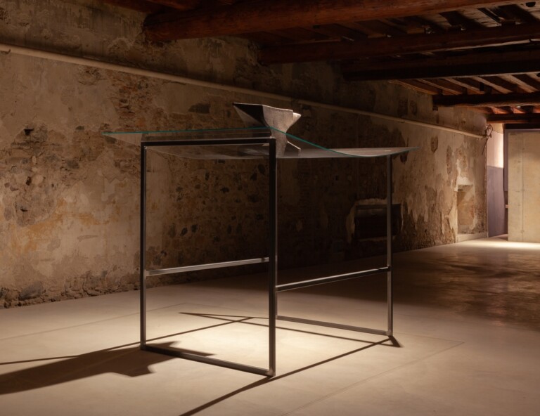 Arcangelo Sassolino. Il vuoto senza misura. Exhibition view at Atipografia, Arzignano 2022. Photo Luca Peruzzi