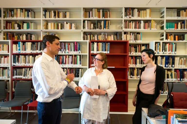 Il sindaco di Perugia nella biblioteca della GNU Foto di Marco Giugliarelli