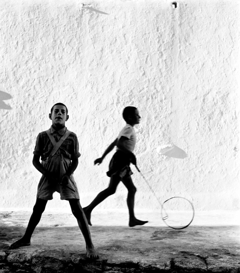 Mykonos, 1957 © Piergiorgio Branzi/Courtesy Fondazione Forma per la Fotografia